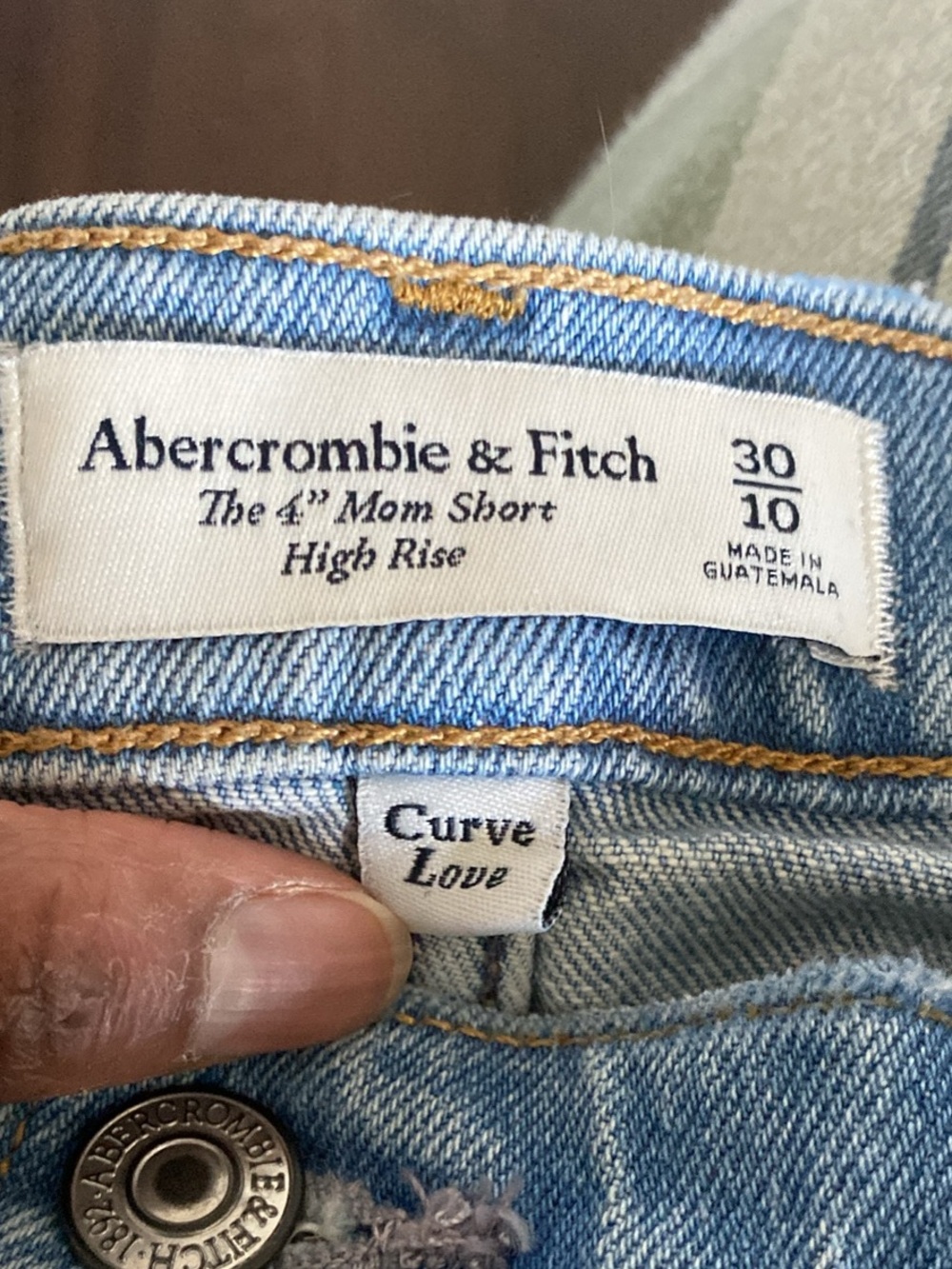 Abercrombie & Fitch Curve Love High Rise 4” Mom Short (Medium Wash) - Picture 3 of 3